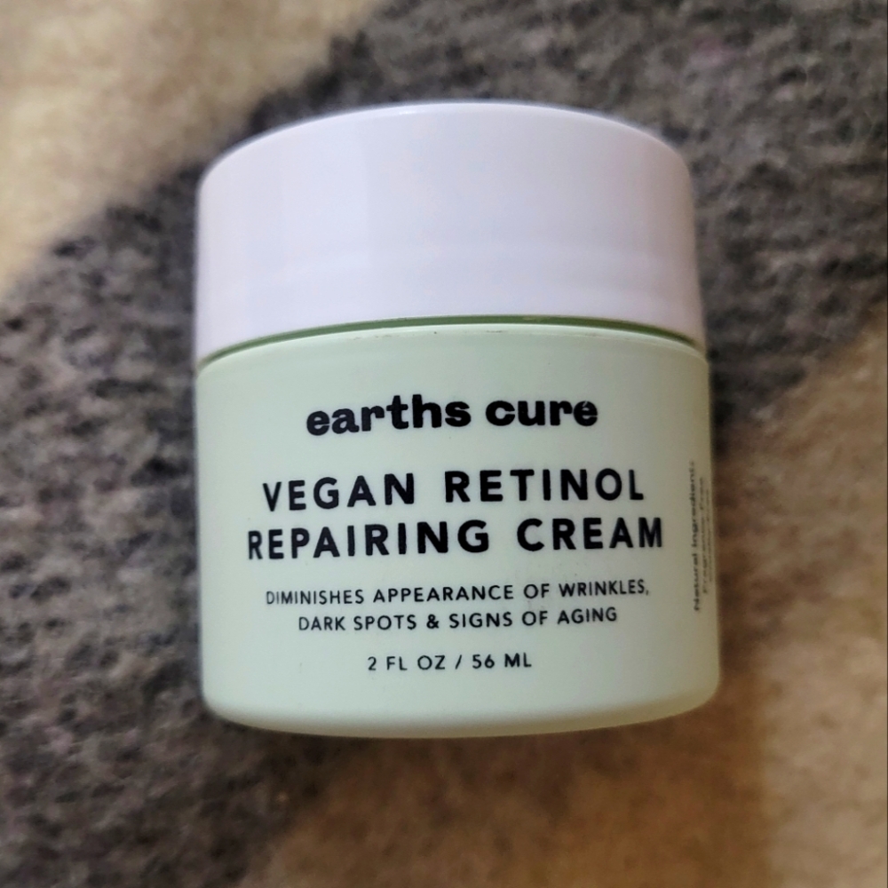 Vegan Retinol Repairing Cream By Earths Cure